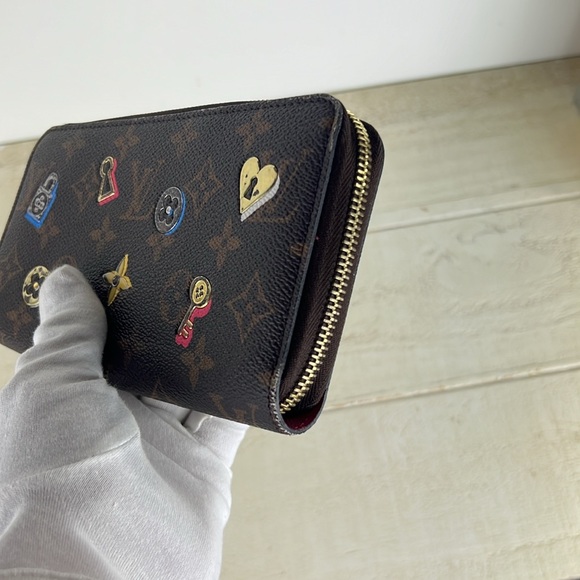 Louis Vuitton Zippy Wallet Love Lock Monogram ✅COA Included - Picture 7 of 16
